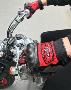 RED KNUCKLE GLOVE SMALL ( SIZE 8) 